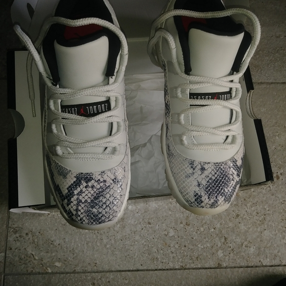 Retro 11 Jordans - Picture 1 of 4